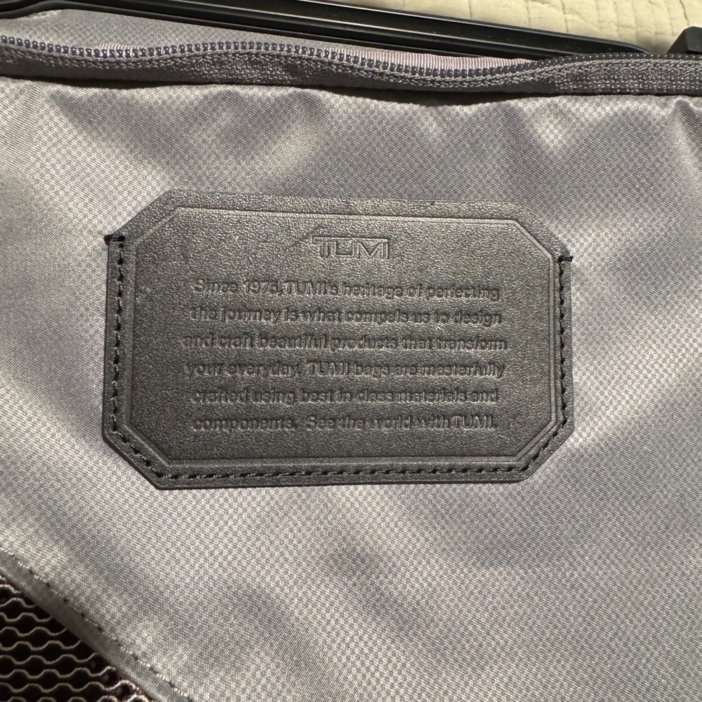 Black Hard Shell Suitcase - Picture 5 of 12